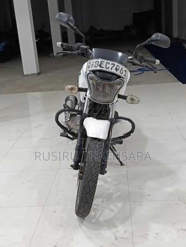 Bajaj V15 2016