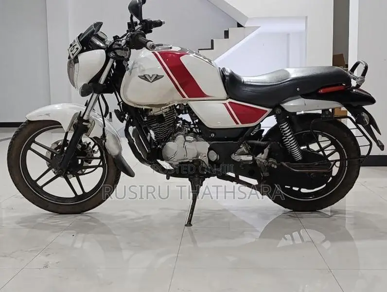 Bajaj V15 2016