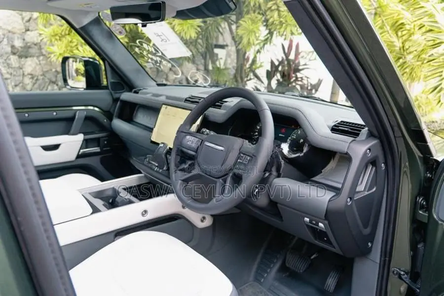 Land Rover Defender X Dynamic HSE-P300e 2026