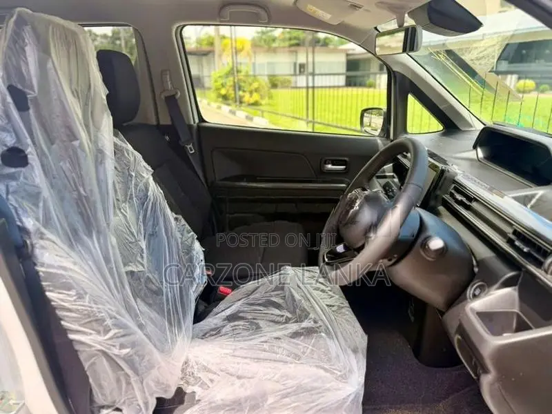 Suzuki Wagon R Custom ZX 4way cam 2026