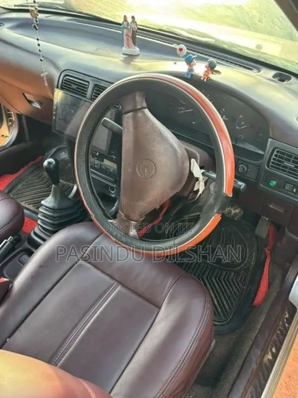 Nissan Sunny 1997