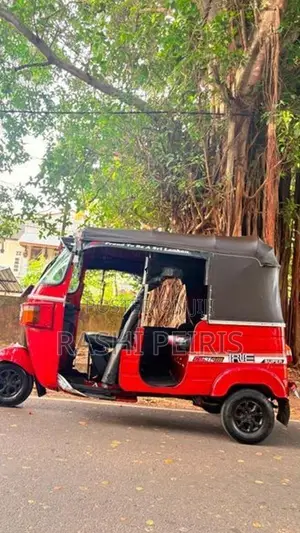 Bajaj RE 2013