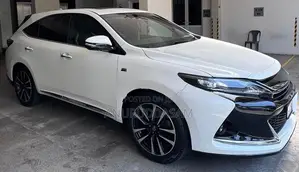 Toyota Harrier GS 2016