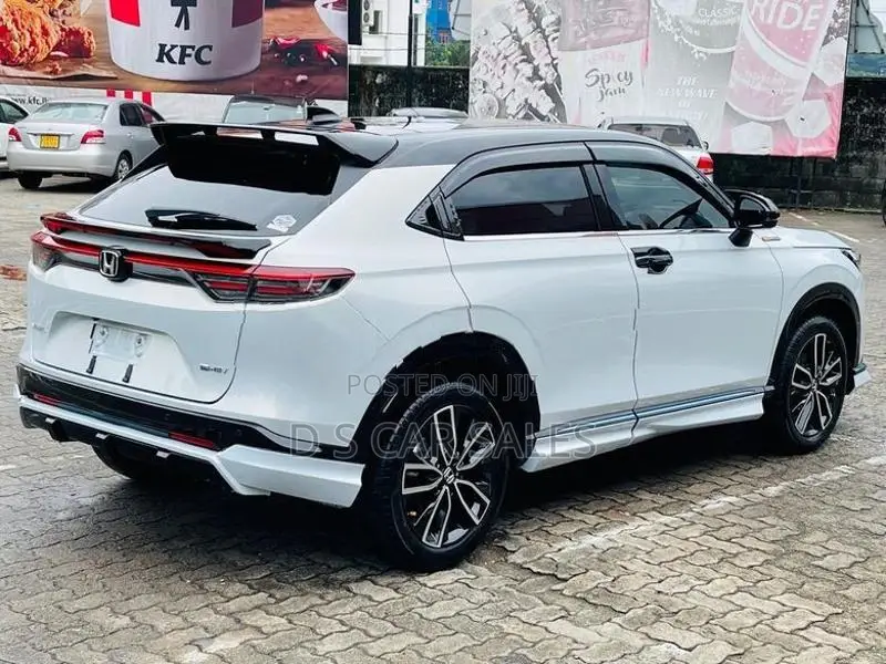 Honda Vezel Z Play Moonroof BKit 2026