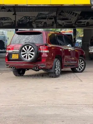 Toyota Land Cruiser v8 2013