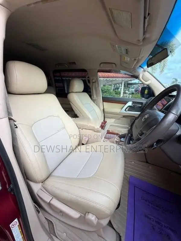 Toyota Land Cruiser v8 2013