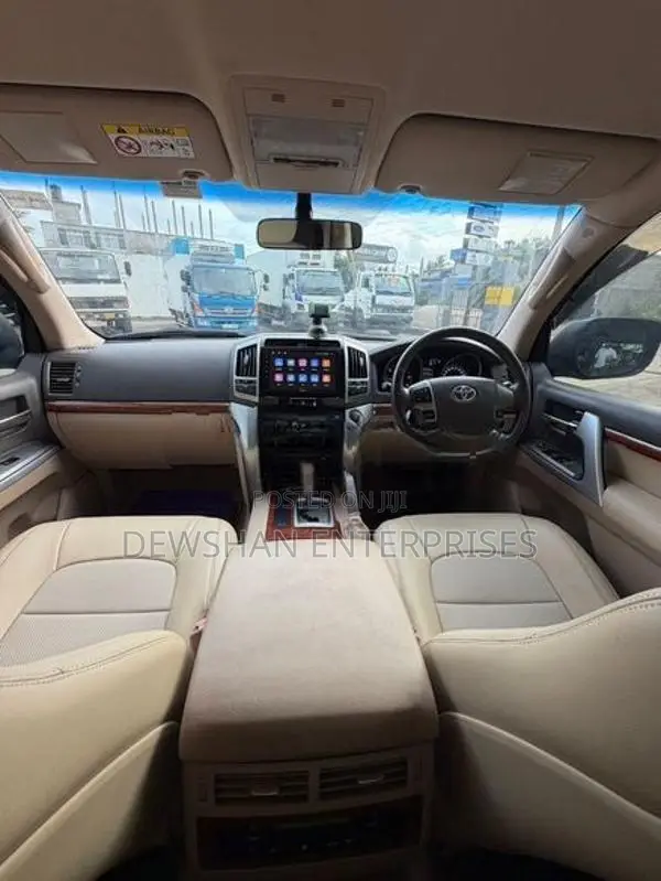 Toyota Land Cruiser v8 2013