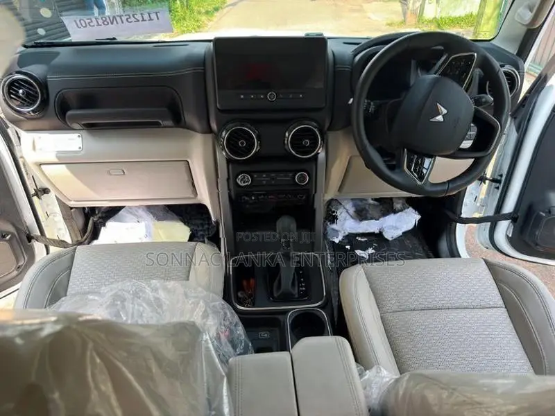Mahindra Thar Roxx AX7L P RWD 2025