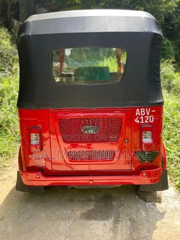 Bajaj RE 2025