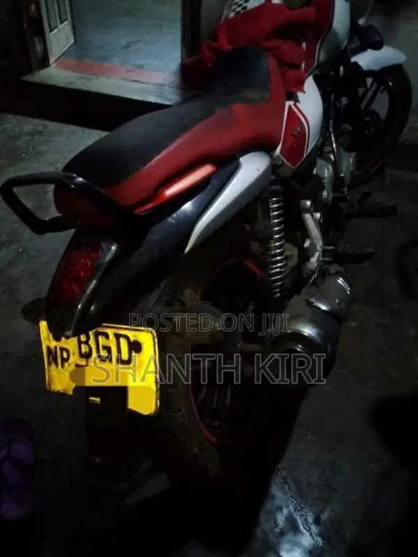 Bajaj V15 2018