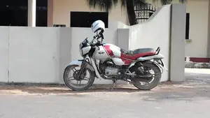 Bajaj V15 2018