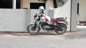 Bajaj V15 2018
