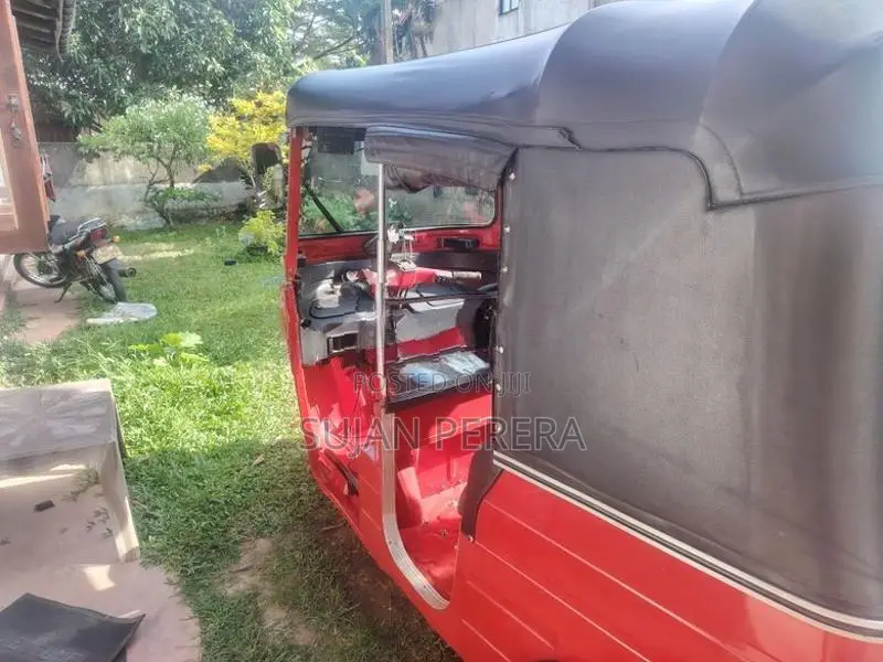 Bajaj RE 2015