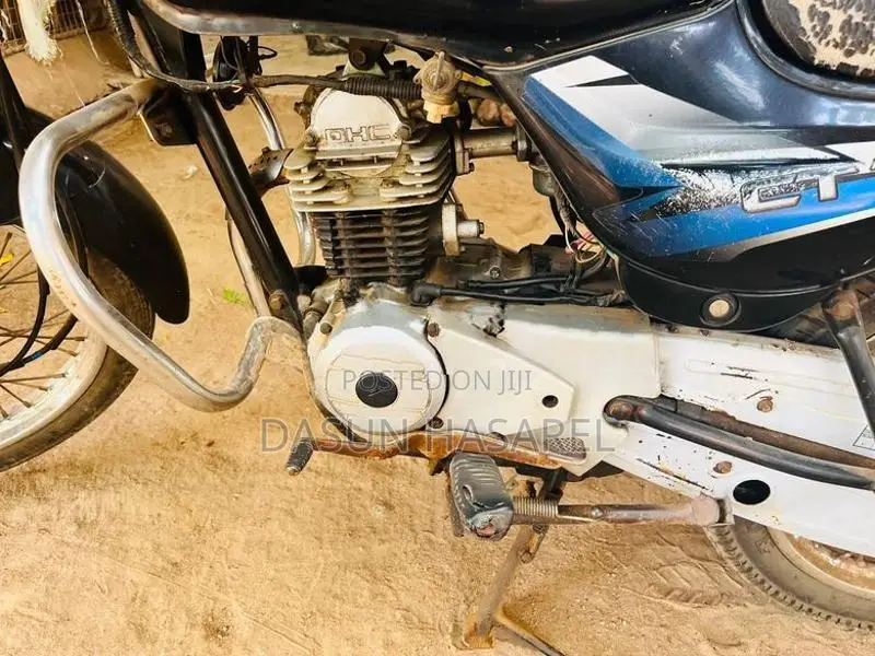 Bajaj CT100 2015