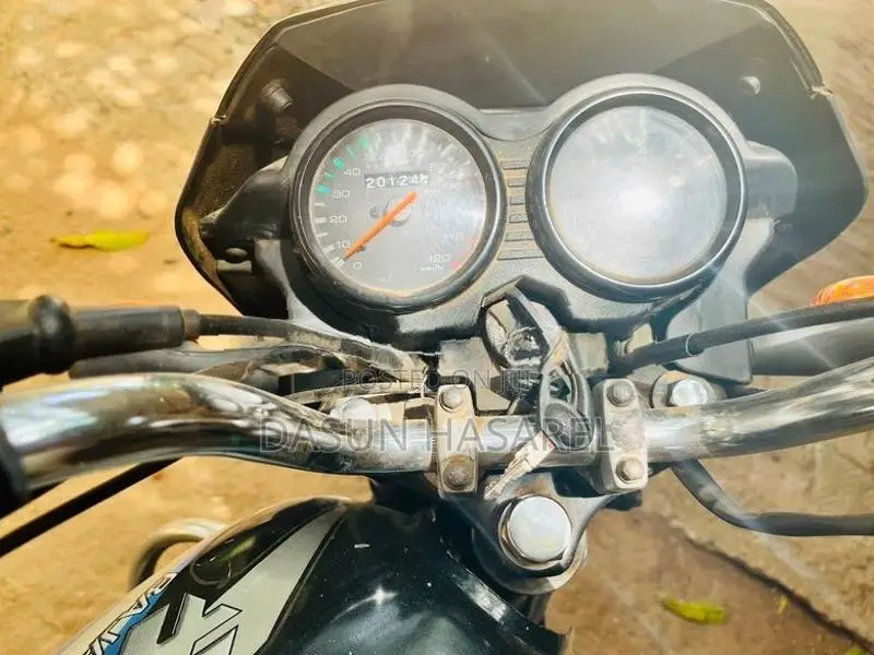 Bajaj CT100 2015