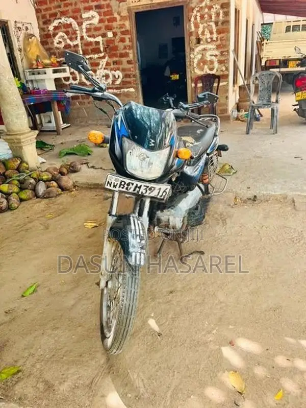 Bajaj CT100 2015