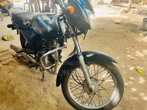 Bajaj CT100 2015