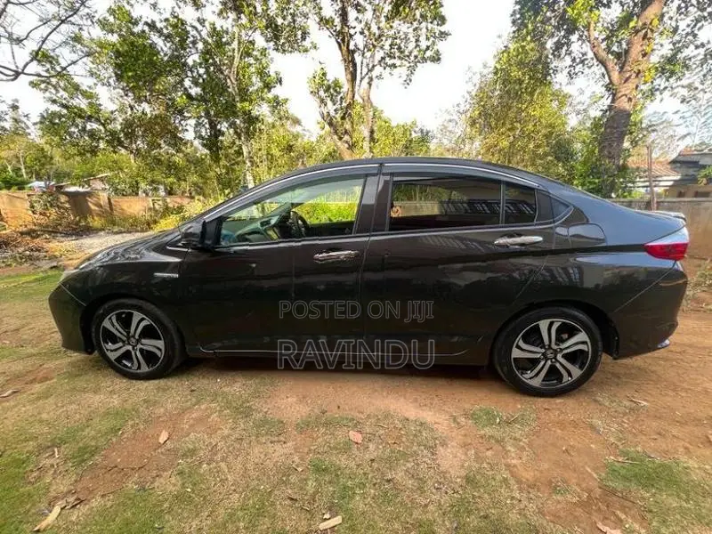 Honda Grace 2015