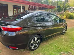 Honda Grace 2015