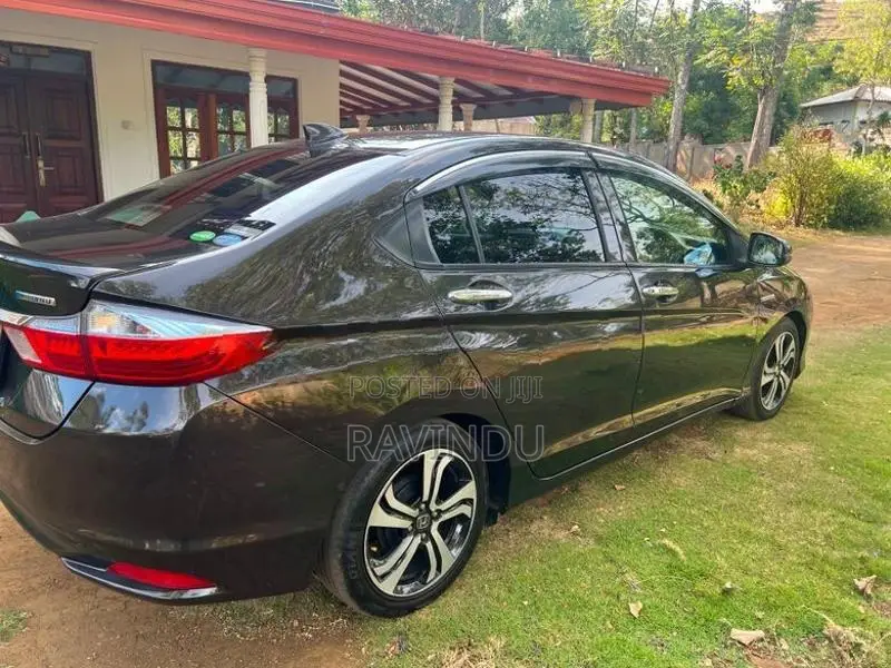 Honda Grace 2015