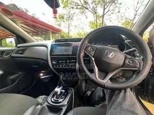 Honda Grace 2015