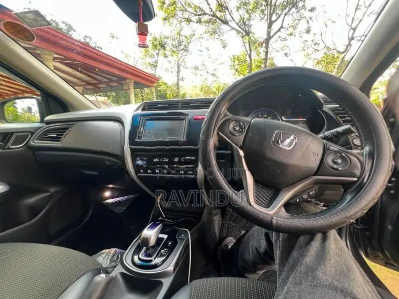 Honda Grace 2015