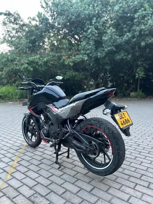 Honda CB Hornet 2016