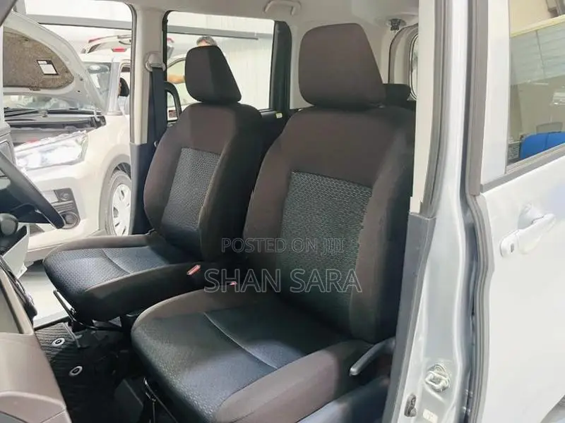Toyota Roomy X 2023