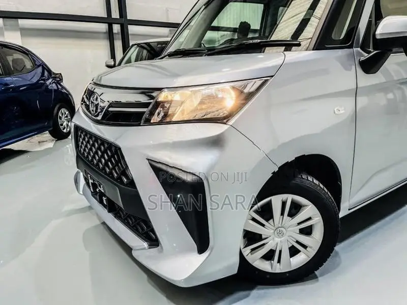 Toyota Roomy X 2023