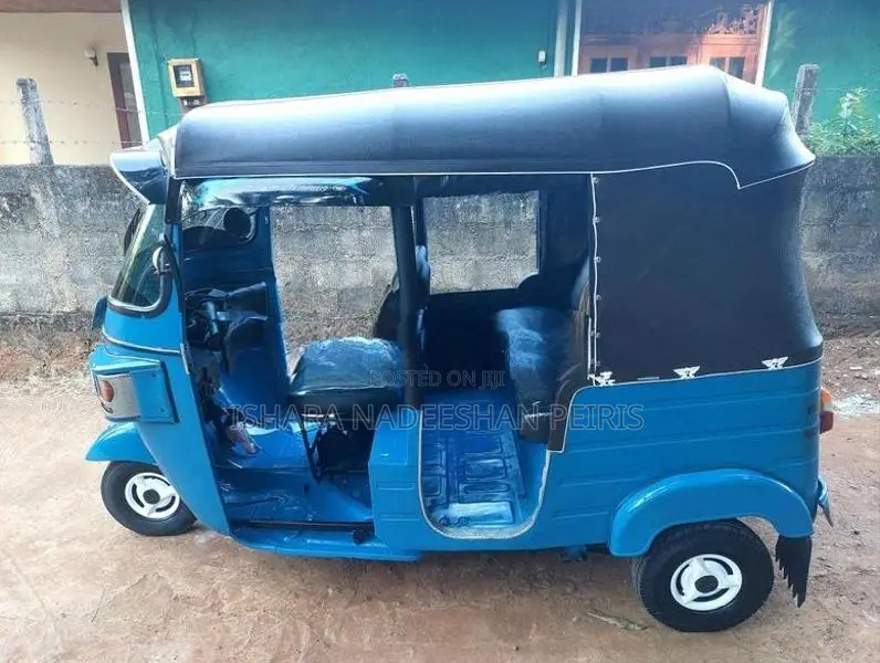 Bajaj RE 205 2013