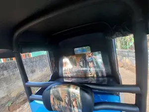 Bajaj RE 205 2013