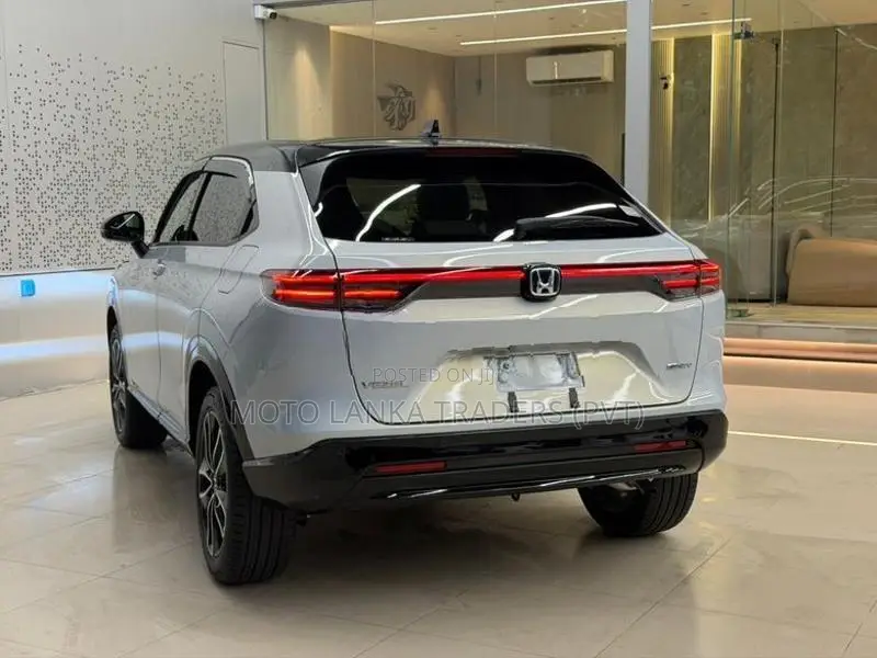 Honda Vezel Z PLAY MOON ROOF 2026