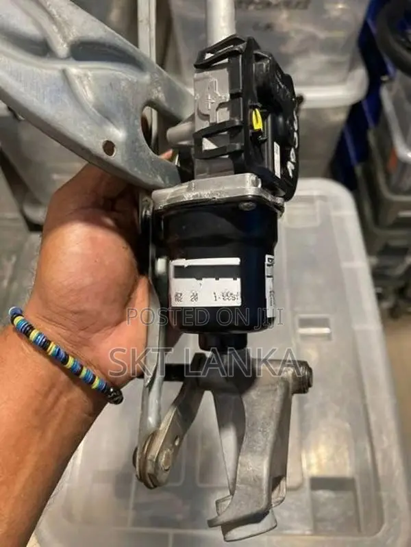 Genuine Mercedes CLA CLA200 2020 Front Windscreen Wiper Motor C118