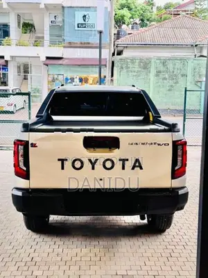 Toyota Hilux TRAVO Overland Plus 2026
