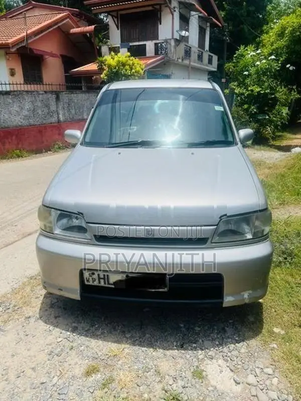 Nissan Cube 2000