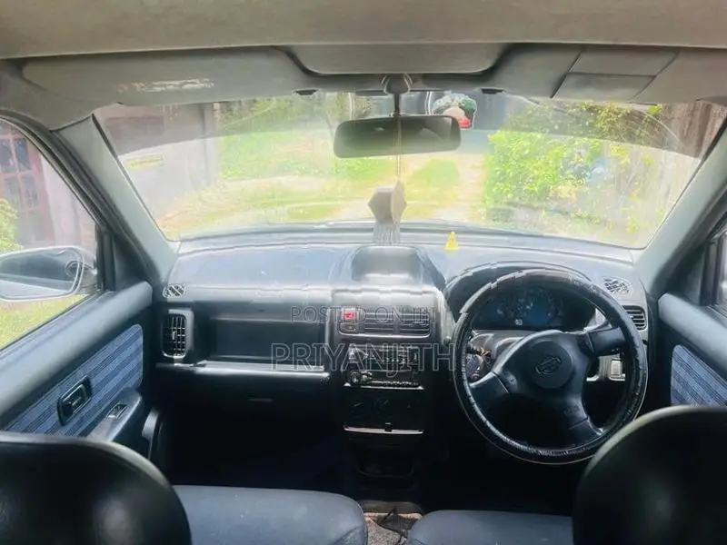 Nissan Cube 2000