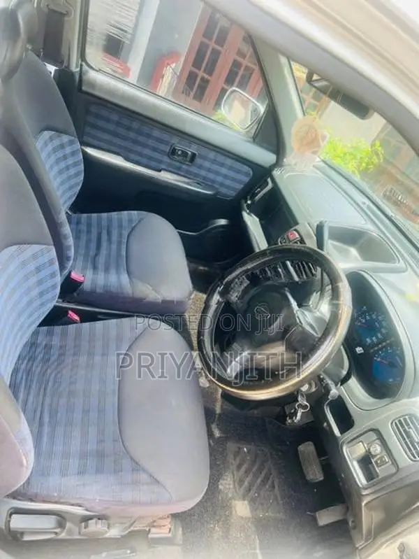 Nissan Cube 2000