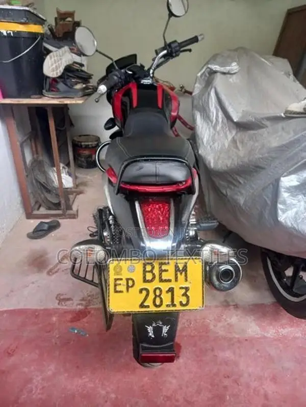 Bajaj V15 2016