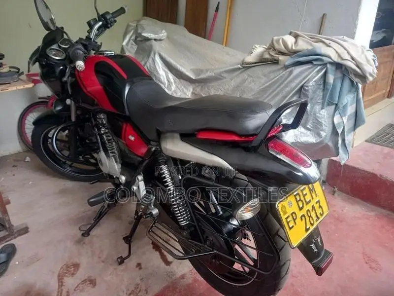 Bajaj V15 2016
