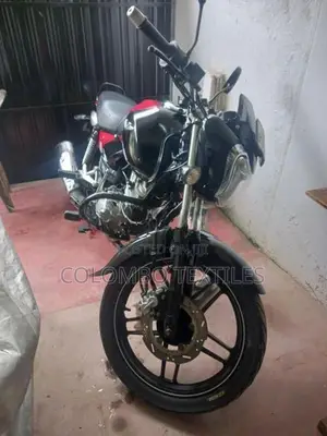 Bajaj V15 2016