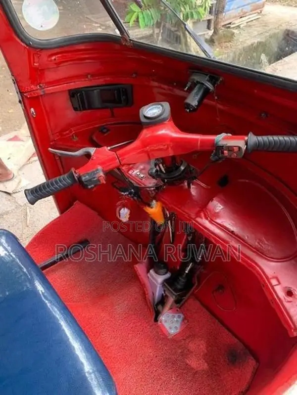 Bajaj RE 2004