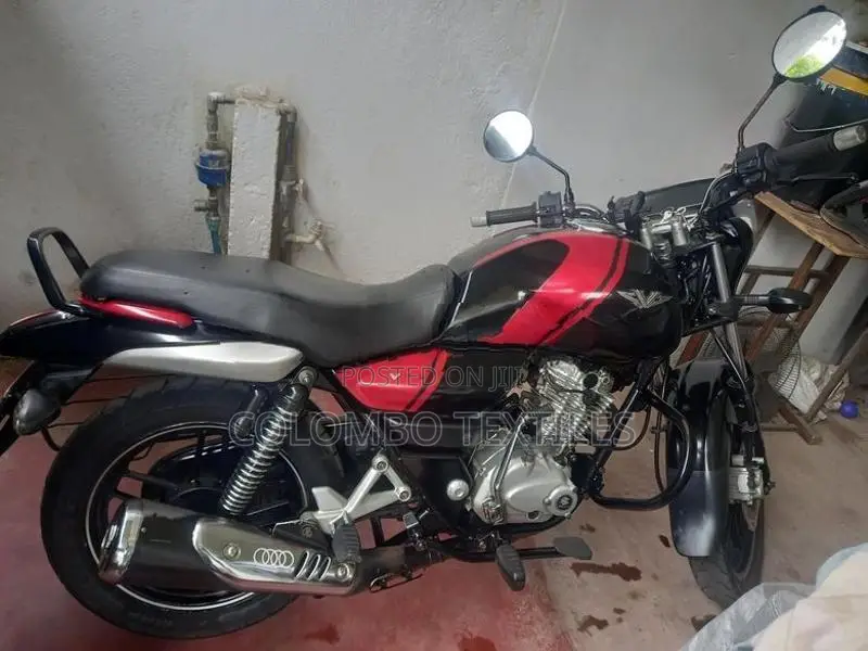 Bajaj V15 2016