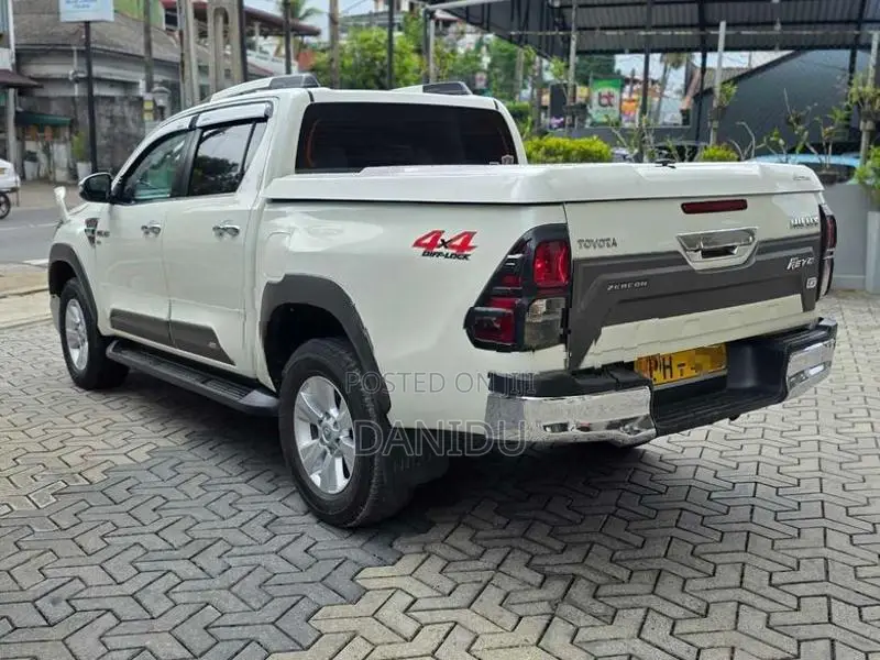 Toyota Hilux REVO G GRADE 2016