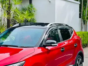 MG ZS Essence Black Top 2021