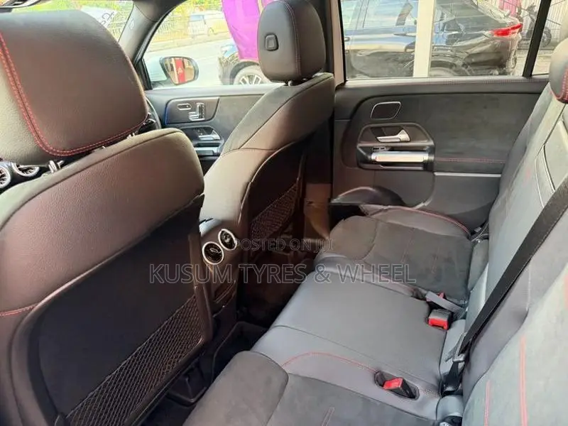 Mercedes Benz GLB Premium Plus AMG 2025