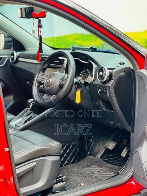 MG ZS Essence Black Top 2021