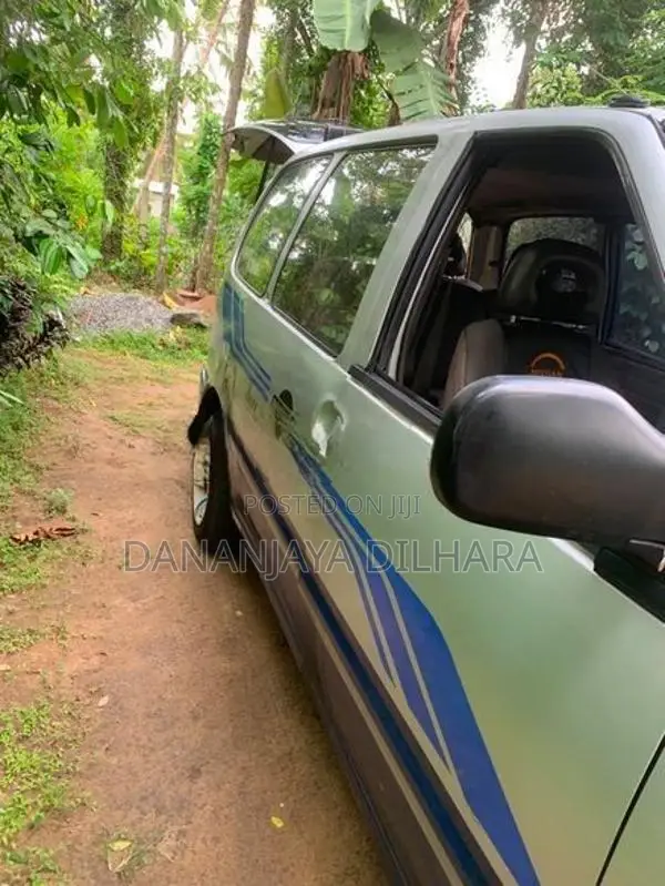 Nissan Serena 1993
