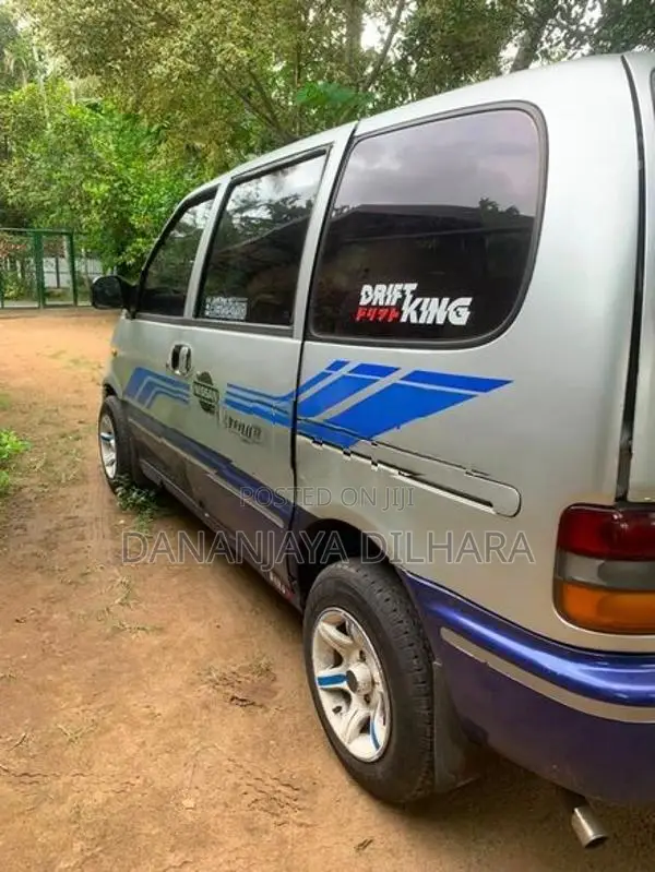 Nissan Serena 1993