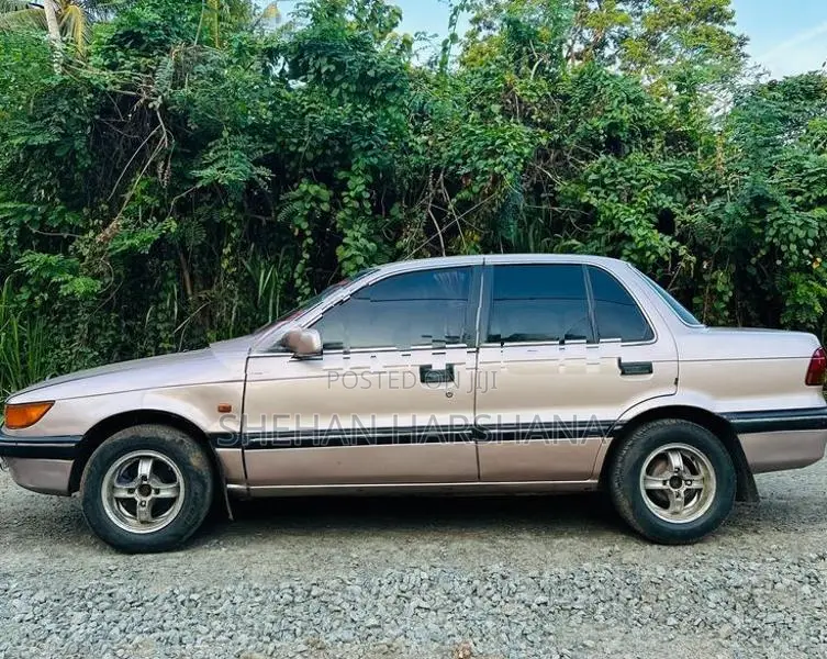 Mitsubishi Lancer 1990