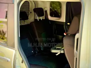 Toyota Roomy Custom GT 2025